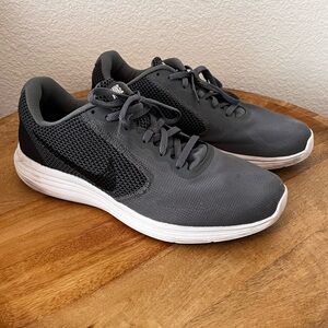 Men’s Nike Revolution 3 Sneakers